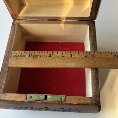 VTG? Polish Wood Trinket Box Florals Handcrafted Pyrography Boho Footed Folk Art - Thumbnail 8