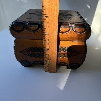 VTG? Polish Wood Trinket Box Florals Handcrafted Pyrography Boho Footed Folk Art - Thumbnail 3