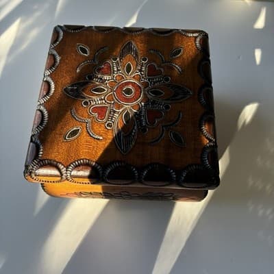 VTG? Polish Wood Trinket Box Florals Handcrafted Pyrography Boho Footed Folk Art - Thumbnail 14