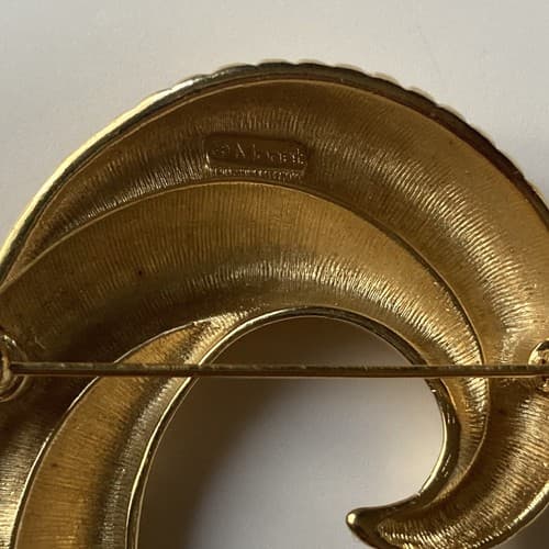 Vintage Gold Tone Monet Brooch Pin Lot Of 3 Vtg Signed Estate Leaf Jewelry MCM - Thumbnail 20
