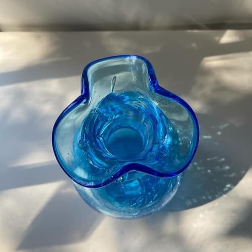 Vintage MCM Crackle Glass Mini Vase Ruffle Neck Ocean Blue Sky Blue Art Glass - Thumbnail 5