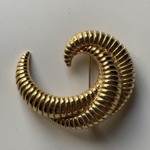 Vintage Gold Tone Monet Brooch Pin Lot Of 3 Vtg Signed Estate Leaf Jewelry MCM - Thumbnail 16