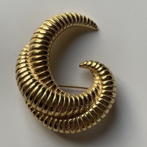 Vintage Gold Tone Monet Brooch Pin Lot Of 3 Vtg Signed Estate Leaf Jewelry MCM - Thumbnail 15