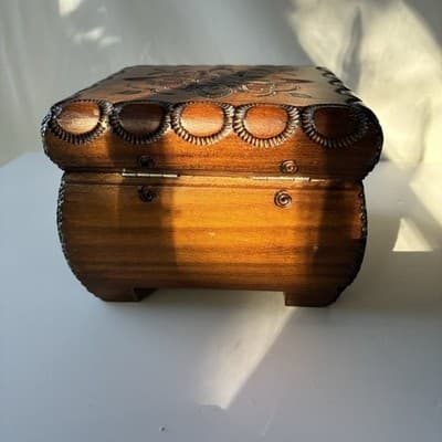 VTG? Polish Wood Trinket Box Florals Handcrafted Pyrography Boho Footed Folk Art - Thumbnail 18