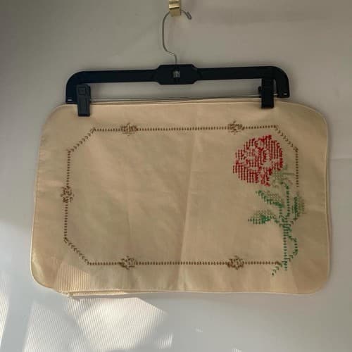 Vintage Homemade Handstitched Set of 4 linen/cotton Placemats 11.5in by 17.5 in - Thumbnail 3