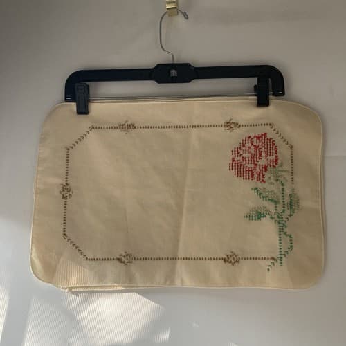 Vintage Homemade Handstitched Set of 4 linen/cotton Placemats 11.5in by 17.5 in - Thumbnail 5