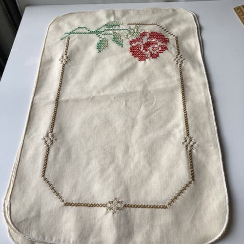 Vintage Homemade Handstitched Set of 4 linen/cotton Placemats 11.5in by 17.5 in - Thumbnail 2