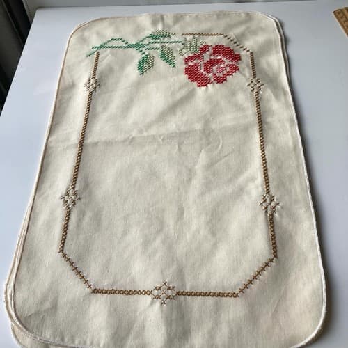 Vintage Homemade Handstitched Set of 4 linen/cotton Placemats 11.5in by 17.5 in - Thumbnail 4