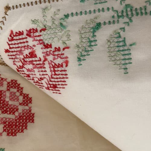 Vintage Homemade Handstitched Set of 4 linen/cotton Placemats 11.5in by 17.5 in - Thumbnail 6