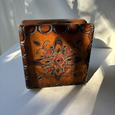 VTG? Polish Wood Trinket Box Florals Handcrafted Pyrography Boho Footed Folk Art - Thumbnail 22