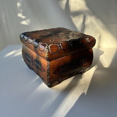 VTG? Polish Wood Trinket Box Florals Handcrafted Pyrography Boho Footed Folk Art - Thumbnail 21