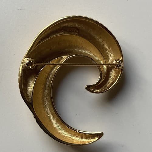 Vintage Gold Tone Monet Brooch Pin Lot Of 3 Vtg Signed Estate Leaf Jewelry MCM - Thumbnail 21
