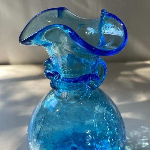 Vintage MCM Crackle Glass Mini Vase Ruffle Neck Ocean Blue Sky Blue Art Glass - Thumbnail 6