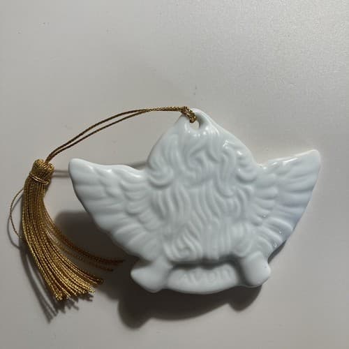 Vintage 1982 Avon Christmas Remembrance Porcelain Angel Cherub Ornament Japan - Thumbnail 3