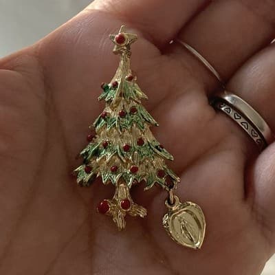 Vintage Christmas Tree Brooch w/ Dangling Micro Devotional Virgin Mary Catholic - Thumbnail 9