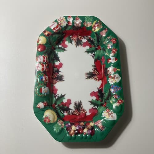 Vintage Christmas Plastic Snack Trays Set of 4 Holiday Hosting Dining Xmas Scene - Thumbnail 14