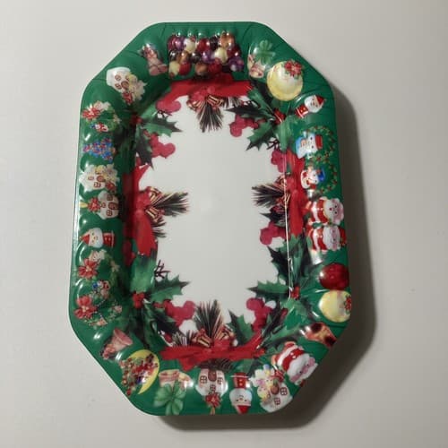 Vintage Christmas Plastic Snack Trays Set of 4 Holiday Hosting Dining Xmas Scene - Thumbnail 13