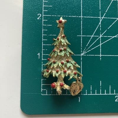 Vintage Christmas Tree Brooch w/ Dangling Micro Devotional Virgin Mary Catholic - Thumbnail 8