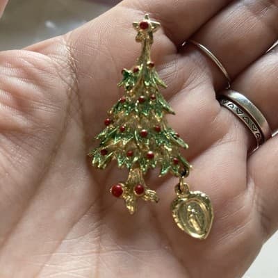 Vintage Christmas Tree Brooch w/ Dangling Micro Devotional Virgin Mary Catholic - Thumbnail 5