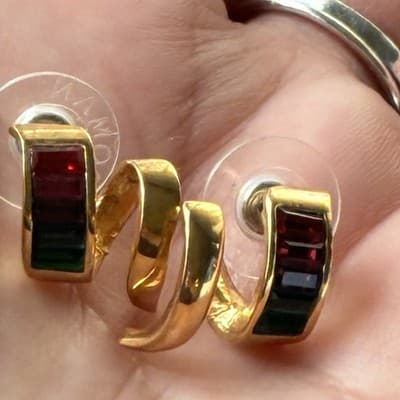 Vintage Roman Rainbow Baguette Rhinestone Earrings Swirl Gold Tone Posts Retro - Thumbnail 5