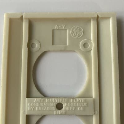 Vintage Bakelight General Electric Power Outlet Cover Plate Art Deco USA Made - Thumbnail 6