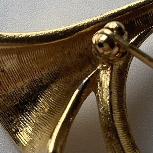 Vintage Napier French Horn Brooch Pin Brushed Gold Tone Signed Textured figural - Thumbnail 5