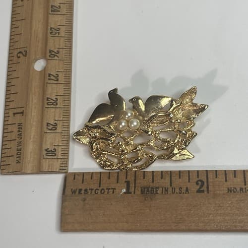 Vintage MCM Bird on Nest Brooch with Faux Pearl Eggs Goldtone Estate AJC - Thumbnail 2