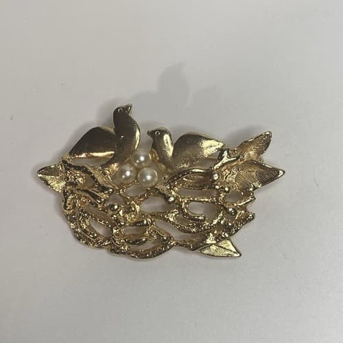 Vintage MCM Bird on Nest Brooch with Faux Pearl Eggs Goldtone Estate AJC - Thumbnail 8