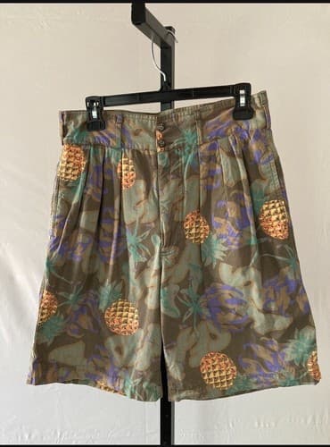 Vintage the GAP 90s Women's Cotton Bermuda High Waisted Shorts Size 32 Pineapple