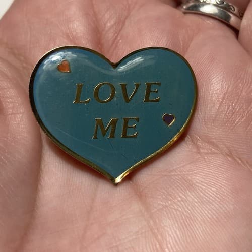 Vintage Heart Pin "LOVE ME" Conversation Hearts 80s 90s Retro Deadstock - Thumbnail 2