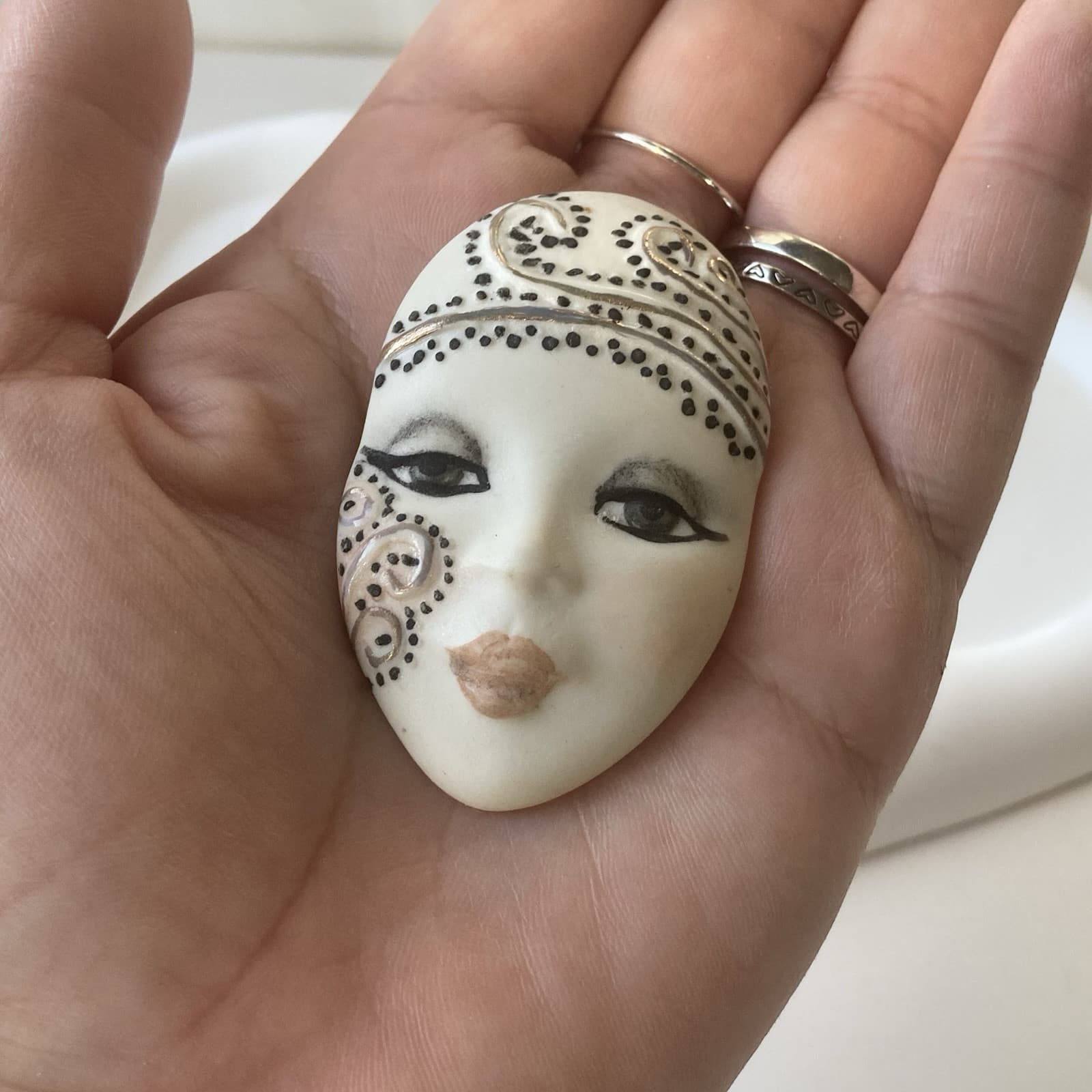 Vintage Porcelain Bisque Flapper Lady Head Brooch Hand Painted Art Deco 2.25inch - Thumbnail 5
