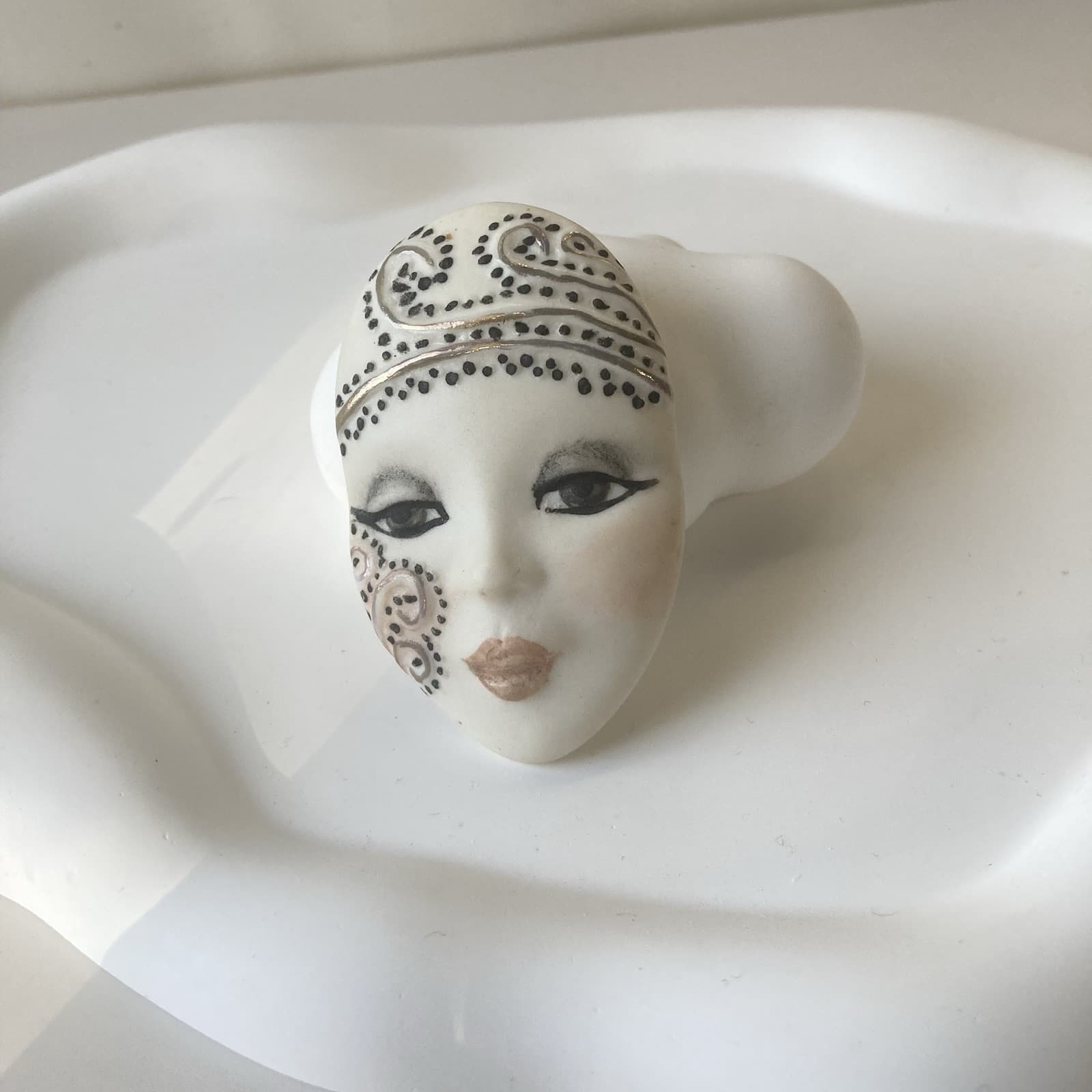 Vintage Porcelain Bisque Flapper Lady Head Brooch Hand Painted Art Deco 2.25inch - Thumbnail 7