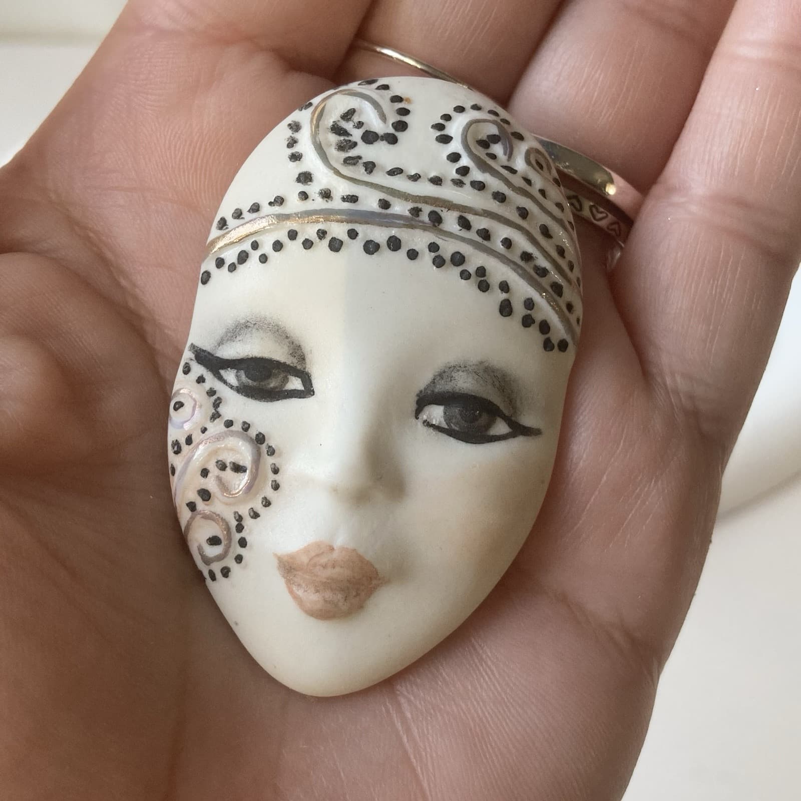 Vintage Porcelain Bisque Flapper Lady Head Brooch Hand Painted Art Deco 2.25inch - Thumbnail 9