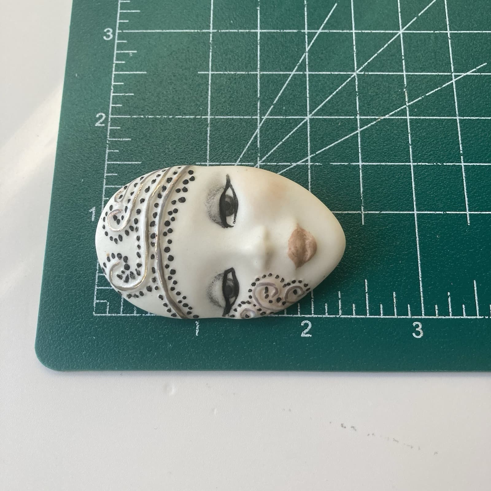 Vintage Porcelain Bisque Flapper Lady Head Brooch Hand Painted Art Deco 2.25inch - Thumbnail 2