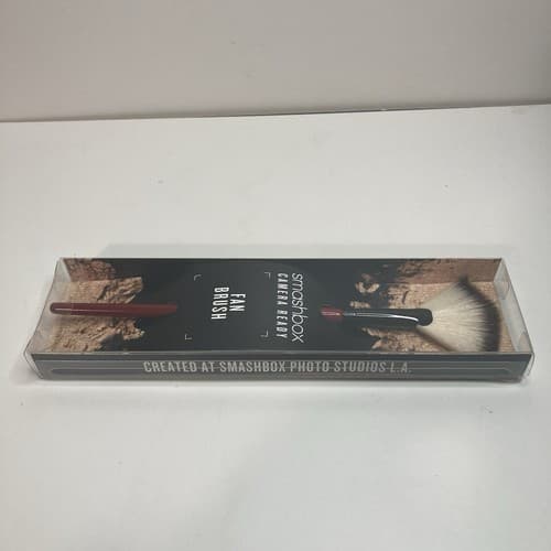 Smashbox Cosmetics Camera Ready High lighting Fan Brush New In Package - Thumbnail 7