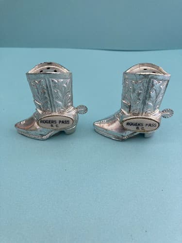 NOS Vintage Western Cowboy boots Souvenir Salt and Pepper shakers Canadian - Thumbnail 3