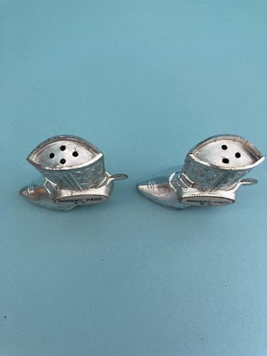 NOS Vintage Western Cowboy boots Souvenir Salt and Pepper shakers Canadian - Thumbnail 9