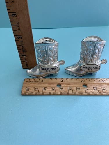 NOS Vintage Western Cowboy boots Souvenir Salt and Pepper shakers Canadian - Thumbnail 4
