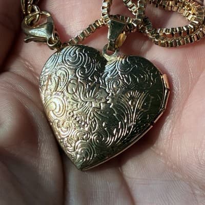 Vintage Gold Tone Heart Locket Etched Filigree Laser Engraved I Love You 80s 90s - Thumbnail 10