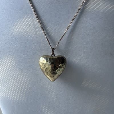 Vintage Brass Tone Hammered Puffy Heart Pendant Necklace 80s 90s Retro Jewelry - Thumbnail 3