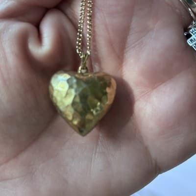 Vintage Brass Tone Hammered Puffy Heart Pendant Necklace 80s 90s Retro Jewelry - Thumbnail 8