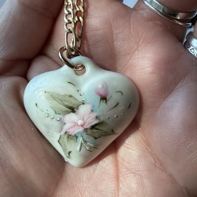 Vintage Ceramic Porcelain Heart Pendant Necklace Floral Cottage Hand Painted 80s - Thumbnail 2