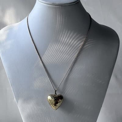 Vintage Brass Tone Hammered Puffy Heart Pendant Necklace 80s 90s Retro Jewelry - Thumbnail 2