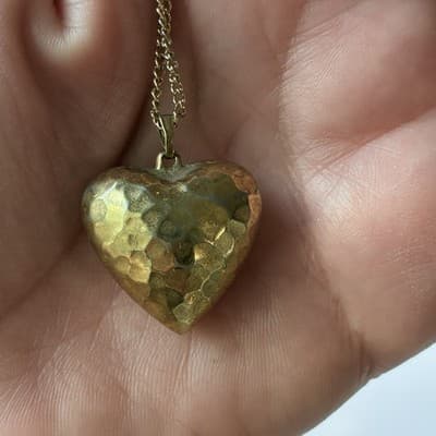 Vintage Brass Tone Hammered Puffy Heart Pendant Necklace 80s 90s Retro Jewelry