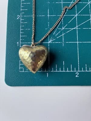Vintage Brass Tone Hammered Puffy Heart Pendant Necklace 80s 90s Retro Jewelry - Thumbnail 6