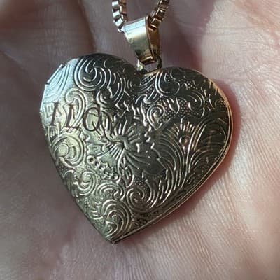 Vintage Gold Tone Heart Locket Etched Filigree Laser Engraved I Love You 80s 90s - Thumbnail 9