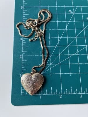 Vintage Gold Tone Heart Locket Etched Filigree Laser Engraved I Love You 80s 90s - Thumbnail 6