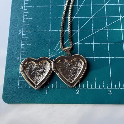 Vintage Gold Tone Heart Locket Etched Filigree Laser Engraved I Love You 80s 90s - Thumbnail 3