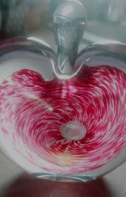1980's Hand Blown heart shaped perfume bottle in pink tones Murano Vintage - Thumbnail 2