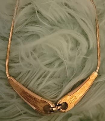 Vintage Crown Trifari Faux Plastic 60's Gold tone 14" Choker Necklace. - Thumbnail 2